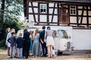 Fräulein Ella - Der Fotobus. Die rollende Photobooth für deine Feier, dein Event oder deine Hochzeit.